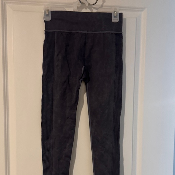 Aeropostale Leggings (2 pairs) - Picture 6 of 8